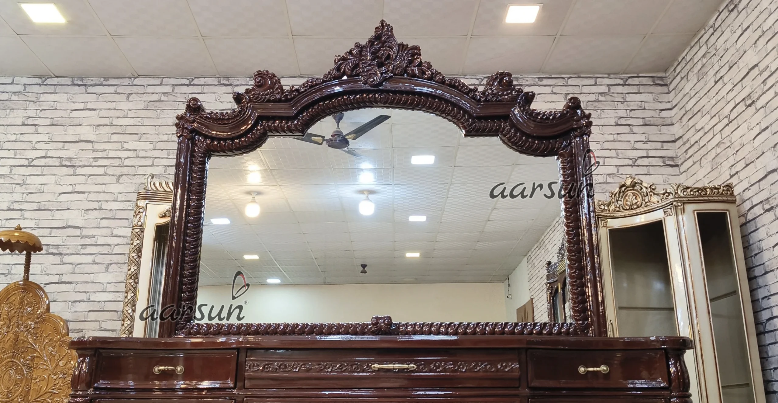 Mirror Frame Unit with Fine Carving view 6
